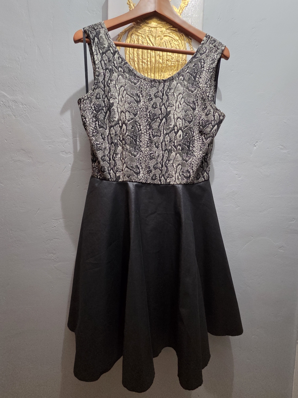 Walter Baker Snakeskin Print Bodice Fit-and-Flare Dress in Black and Gray M